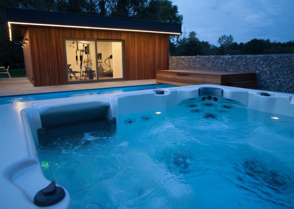 akemi b&b Spa Hotels Jacuzzi